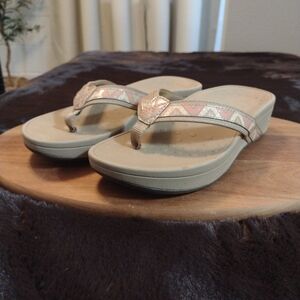 Vionic High Tide II Platform Sandal Women 7 Flip Flop Tan Pink Geometric Pattern